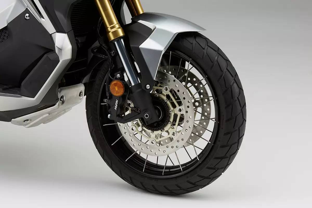 本田跨界“万金油”X-ADV泰国上市，售价8.3万！