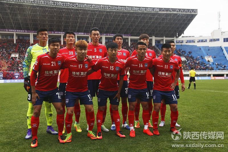 特鲁西埃亮相看台2017中国足协乙级联赛西安开幕