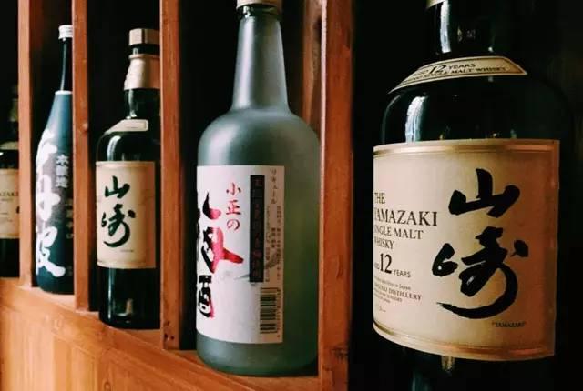 你带着故事我带着酒和鸡文案,你带着故事我带着酒的诗