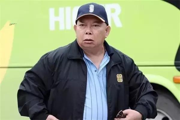 星爷金刚腿和铁头功,还记得功夫巨星李小龙吗