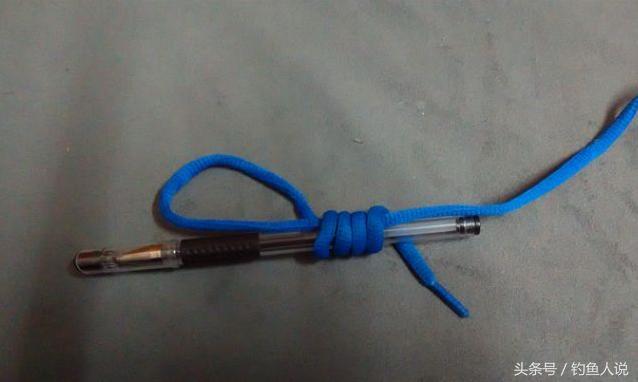 钓鱼的串钩怎样才能把钩绑到线上,如何简单绑钓鱼的串钩