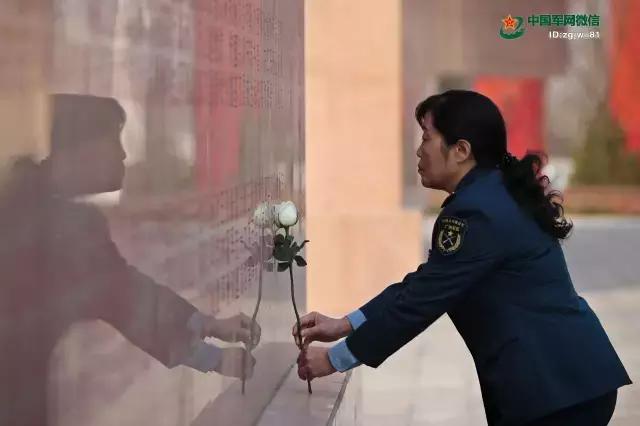 试飞员牺牲女儿追寻父亲,空军试飞员牺牲女儿参军入伍