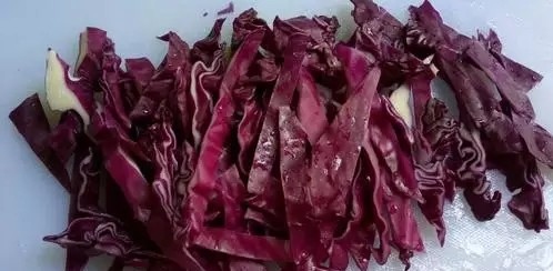 感冒多发的春天多吃点紫甘蓝可以预防教你一道小菜好吃易学