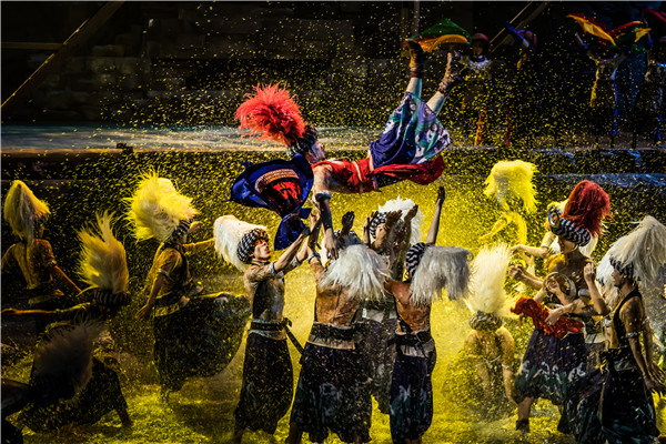 边城视频讲解,边城演出实景