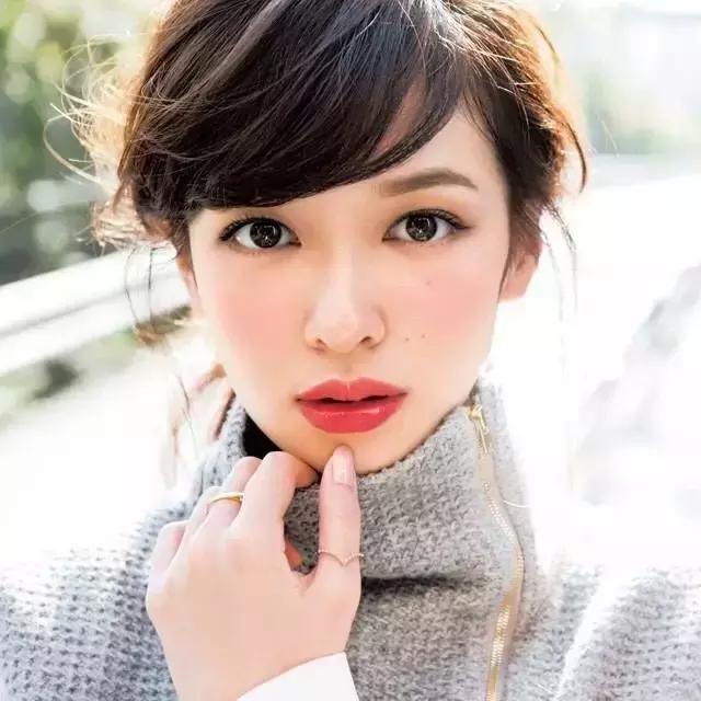 为什么自己妆看起来脏脏的,为什么开始化的妆脏脏的