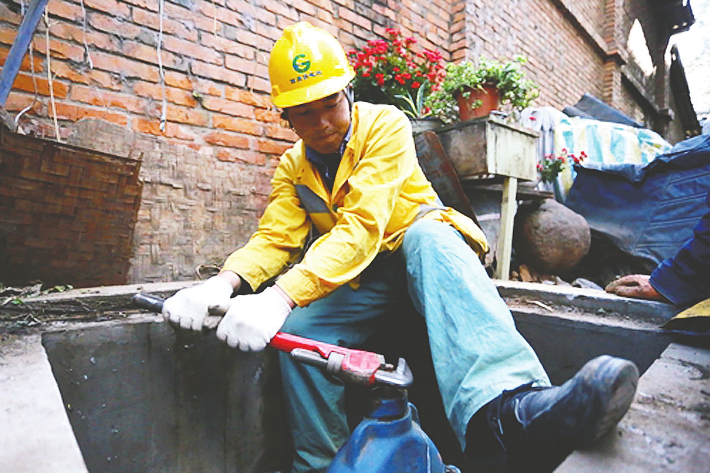 深埋铁路下方的管道断裂，看供水专职“医生”如何成功“手术”