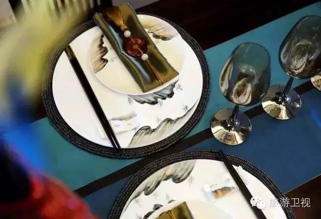 怎样才能让餐桌变好看,怎样把家里的餐桌搞得舒适干净