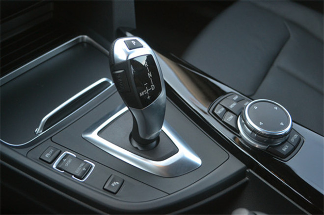 宝马318li和320li区别,宝马318li沉浸式体验