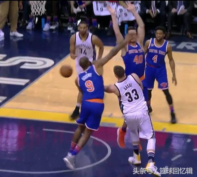 好疼！奥奎因巨掌“怒扇”队友一巴掌，队友半边脸都红了！