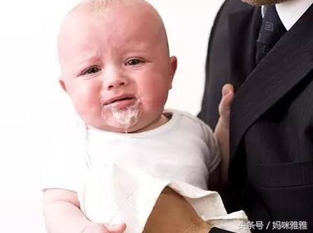 宝宝吃多了多久才会积食发烧,小月龄宝宝积食严重怎么处理
