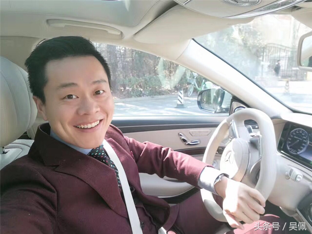 汉密尔顿夺冠,汉密尔顿夺冠庆祝