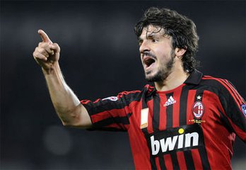 心中的足坛第一人,足坛十大硬汉柔情一面