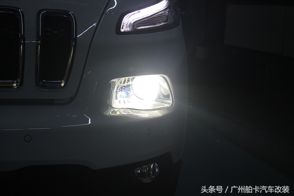吉普自由光改装照片,吉普自由光车灯升级案例