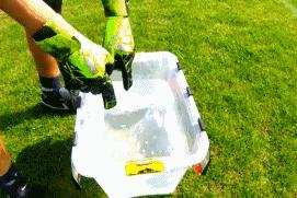 高尔夫手套很多汗渍怎么清洗,足球手套洗的时候要注意什么