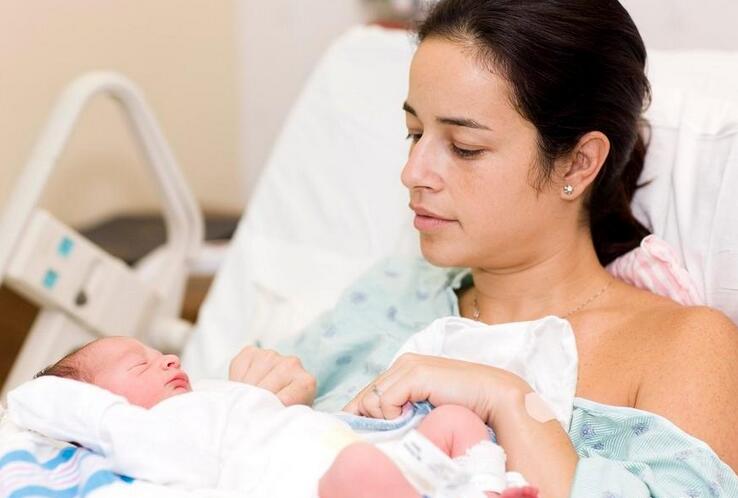 产后母乳多久可以不忌口,产妇母乳喂养可以乱吃东西吗