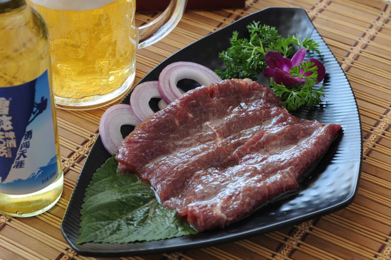 女士喝啤酒脚疼,喝啤酒会脚酸是怎么回事