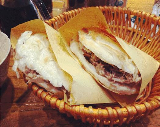 表说偶们不够洋气！但好吃呀！撸起袖子吃中华百年历史的汉堡！