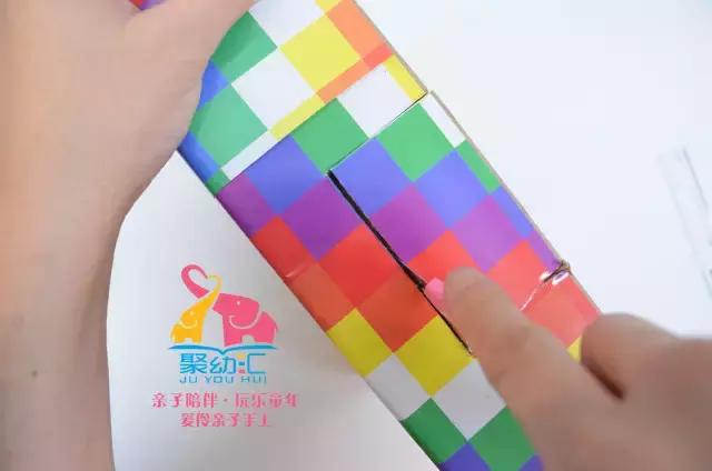 玩过手动的桌上足球,还没玩过用嘴吹的