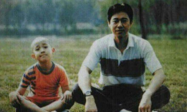 张丰毅与吕丽萍离婚,张丰毅和吕丽萍离婚正确吗