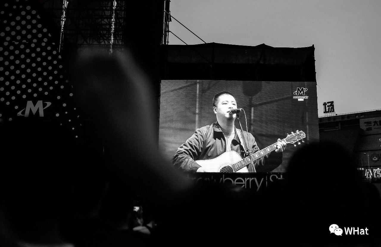 舔一口芝士草莓,舔一口草莓味奶油