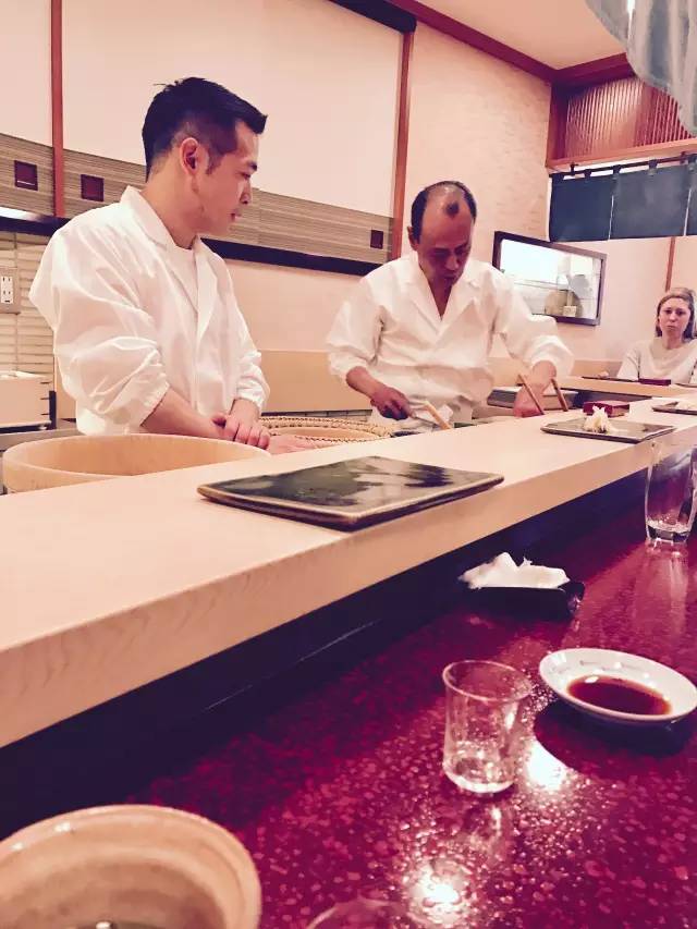 寿司之神小野二郎纪录片,寿司之神小野二郎探店