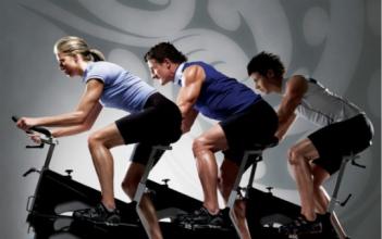 骑车摔倒膝盖内侧疼是怎么回事,骑车膝盖疼怎么调整座位