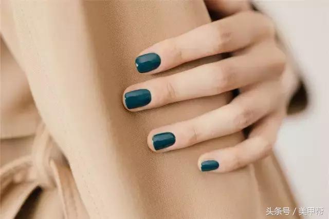 喜欢抠指甲是不是一种病,喜欢抠指甲皮会怎么样