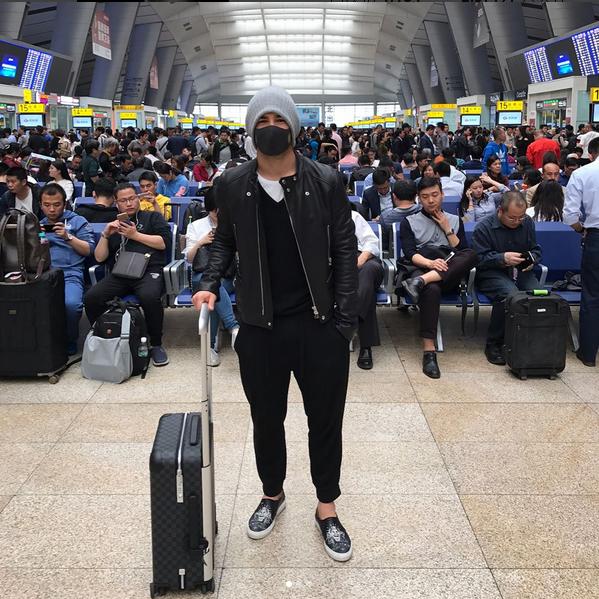 墙外：C罗摆拍秀肌肉，瓦尔加佩莱看《速8》！