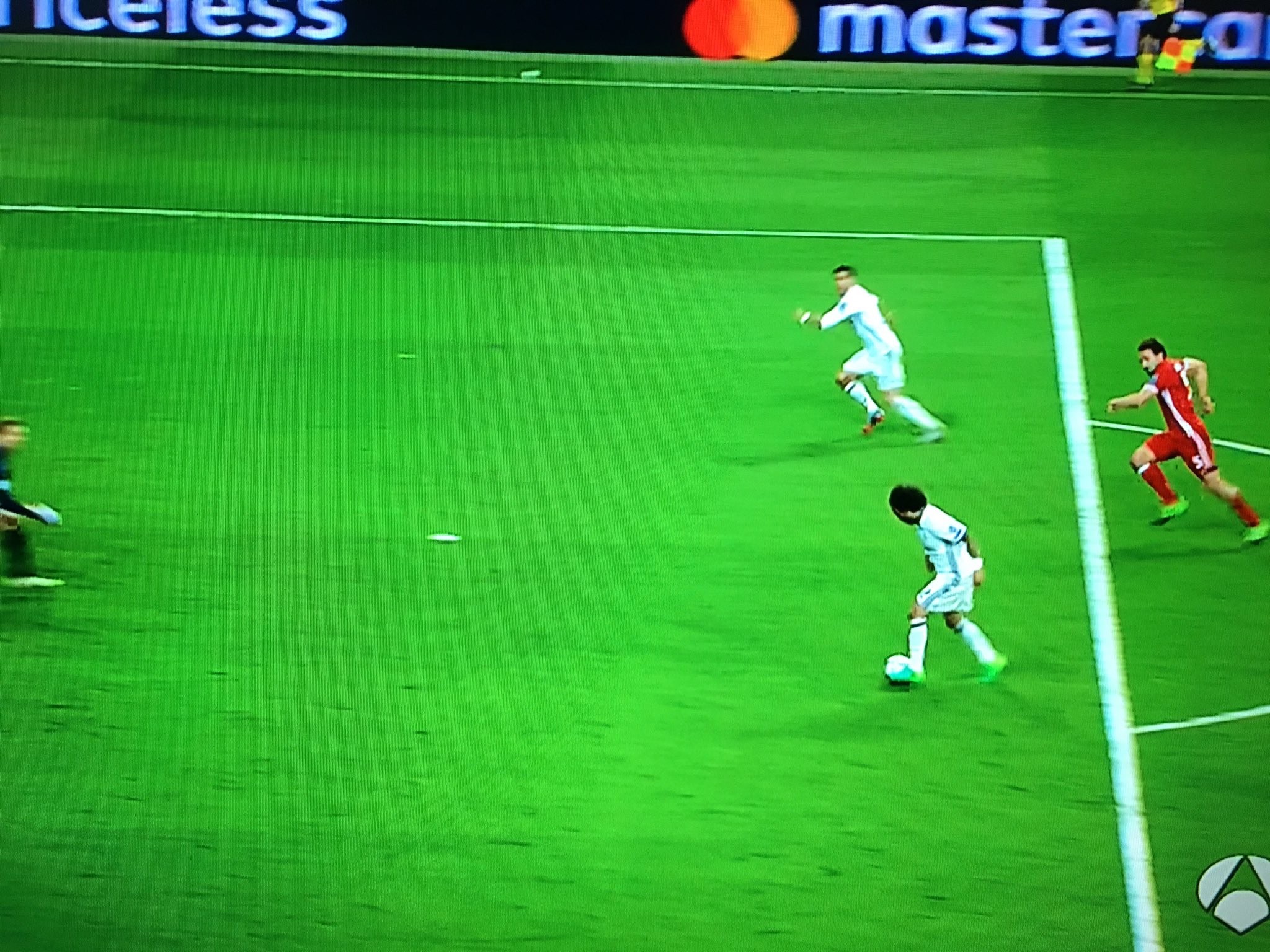 门线技术经典进球,门线技术取消了吗