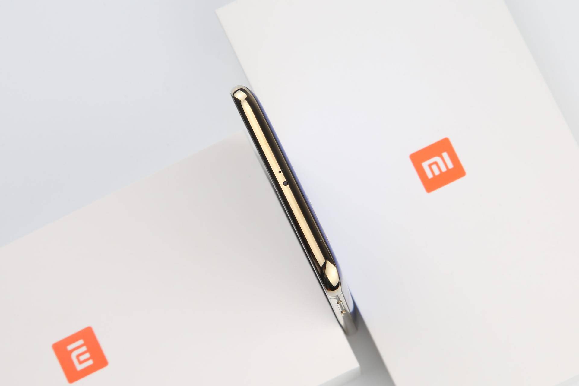 小米官方回答：小米6没有耳机孔只能换蓝牙耳机么？