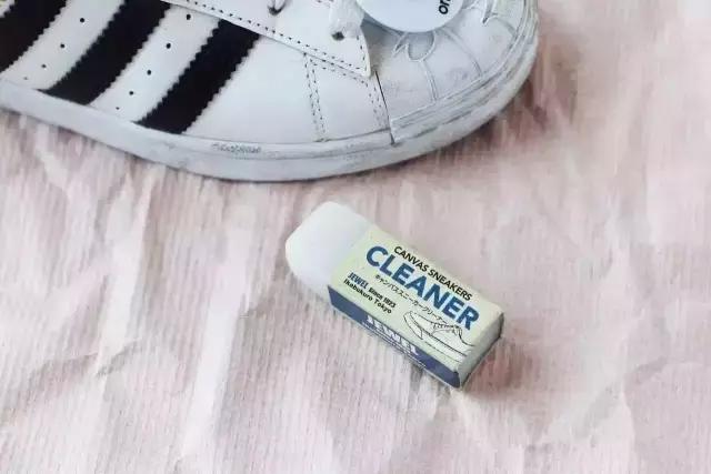 小白鞋清洁去污净怎样使用,小白鞋变黄了变脏了怎么刷白妙招