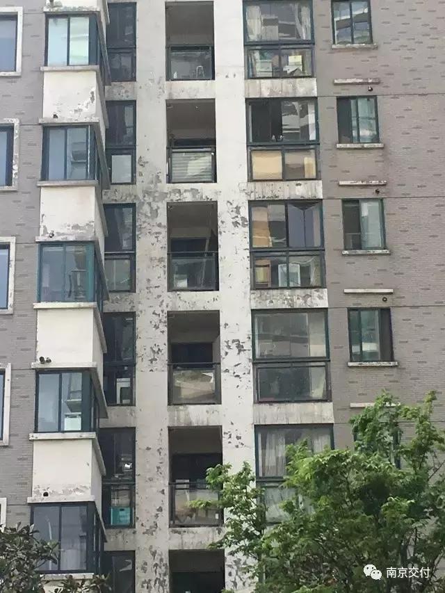 房龄差“三岁“，为了莫愁湖”新项目“却比老项目显老？