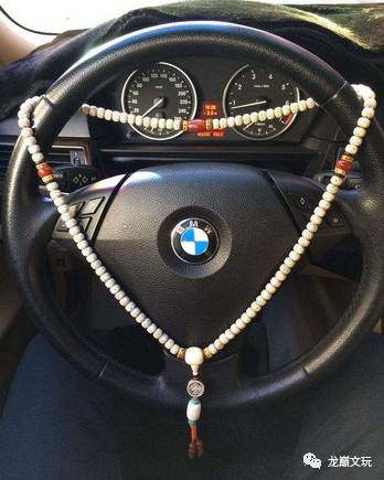 老司机开车要戴安全帽,老司机开车都会带什么