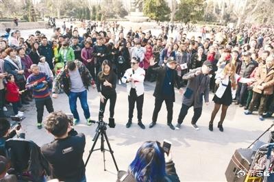 怎么让尴尬变得不尴尬,如何尬舞教程