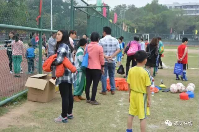 小孩学踢足球视频,小朋友学踢足球视频