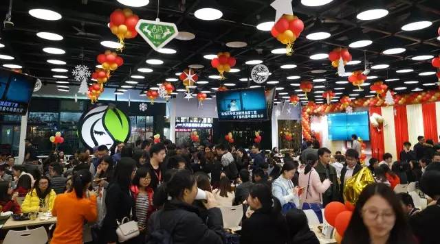 军事化管理、选址偏僻,这位台湾老炮却做出了茶饮界的爱马仕!