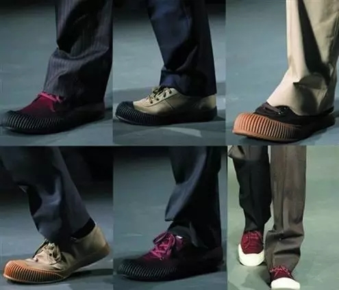 彪马smash platform蕾哈娜 (蕾哈娜彪马鞋男生能穿吗)