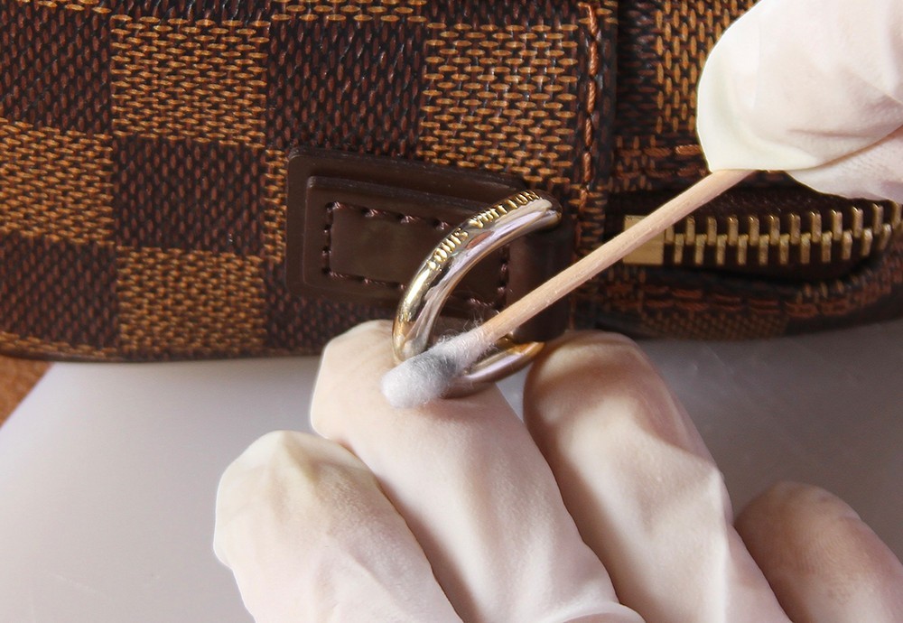 奢侈品包五金掉色怎么解决,奢侈品包包五金修复方法