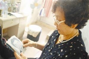 重庆失联6天男孩父母,重庆32岁男子失联十多天母亲急哭