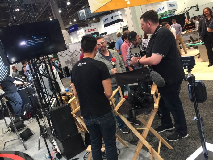 众媒体,各大媒体争相报道场面