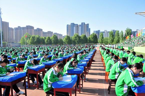 中国华侨公益基金会捐款,中国爱心捐赠助力学校