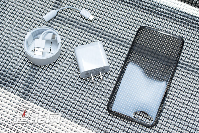 小米6真机体验后评测2499元,成色完美的小米6