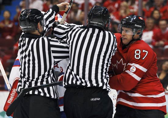 冰球赛为何经常变成拳击赛,冰球变成拳击赛