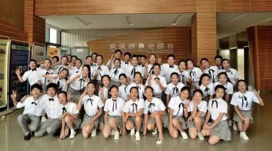 武汉高中校服最好看的几所学校,水果湖中学校服