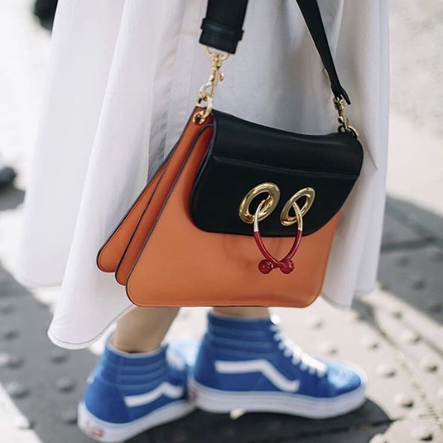 你的包烂大街了吧？三个品牌瞬间提升包品