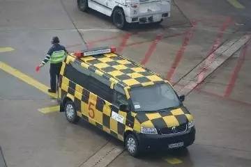 意大利人民城会玩，*博兰**基尼当机场地勤车