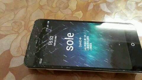 三年手机碎屏有必要修吗,现在手机碎屏几率小很多