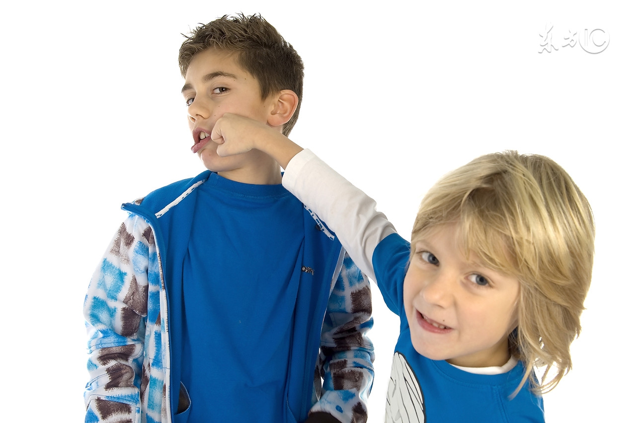 小孩在幼儿园被同学打脸了,孩子在幼儿园被别人打脸