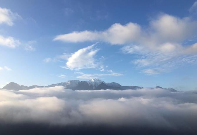 92%的本地人都不知道的秘境，“小牛背山”阿坝州浮云牧场走红