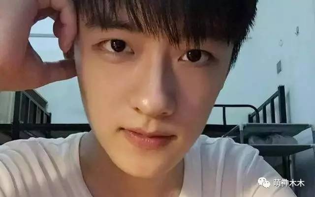 他是80年代家喻户晓的童星,童星出道的他5岁就已经火遍全国